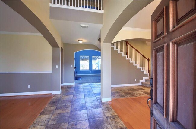 Building Photo - 1012 Shadow Valley Cove