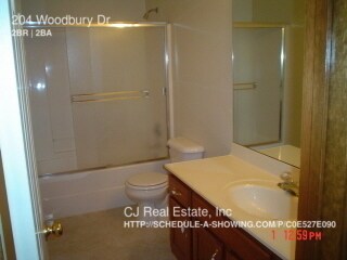 Foto del edificio - 204 NW Woodbury Dr