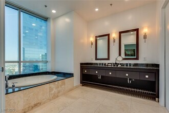 Building Photo - 2700 S Las Vegas Blvd