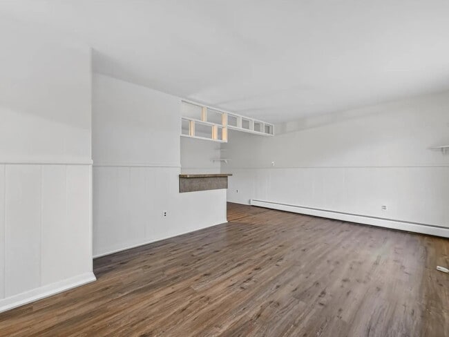 Building Photo - 151 E McHattie St