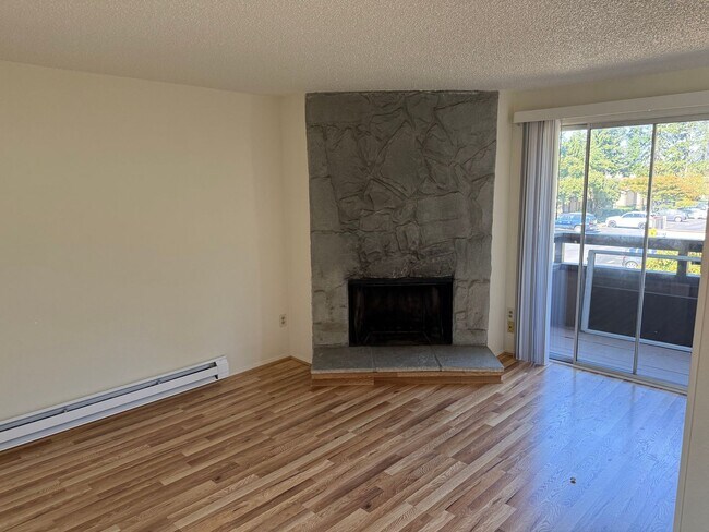 Foto del edificio - Updated 1 Bedroom 1 Bath Upper Unit Condo in Lynnwood $1600 month.