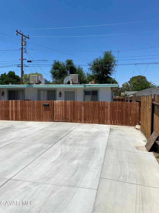 Primary Photo - 44621 Cedar Ave