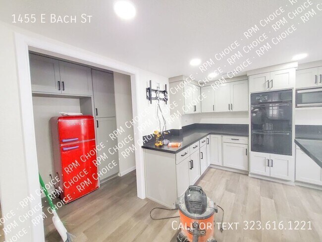 Foto del edificio - Large Quiet Single Family House with Centr...