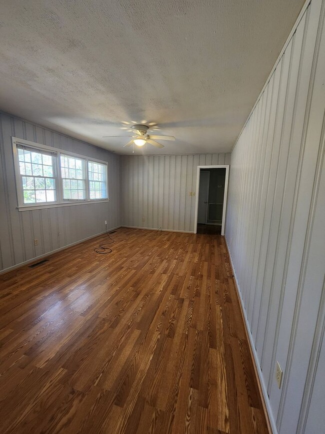 Building Photo - Spacious 3-Bedroom Brick Home with Two Liv...