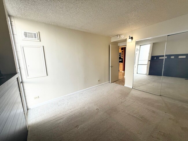 Foto del edificio - AVAILALE NOW- SPACIOUS 1 BED/ 1 BA CONDO IN HARBOUR RIDGE!