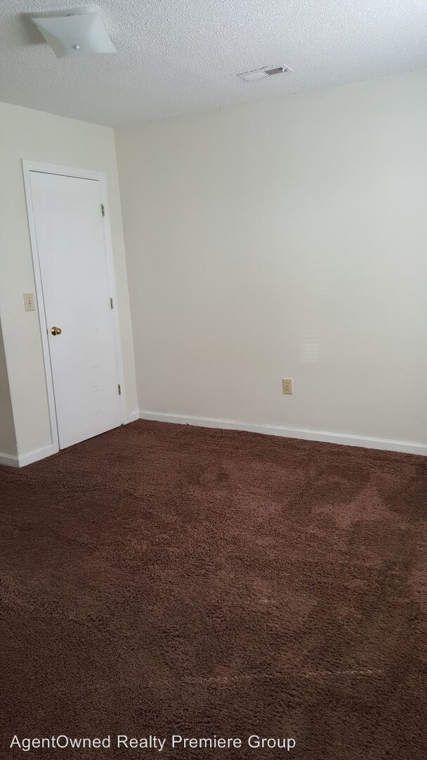 Building Photo - 2 br, 1 bath House - 682 Hughes Rd  Unit A