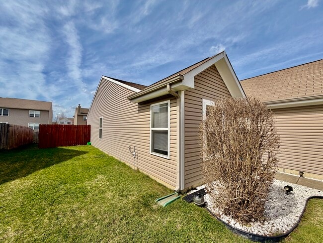 Building Photo - 3230 Monterey Dr