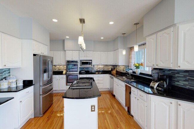 Building Photo - Secluded, 5 Bedroom Horse Property in Sun ...