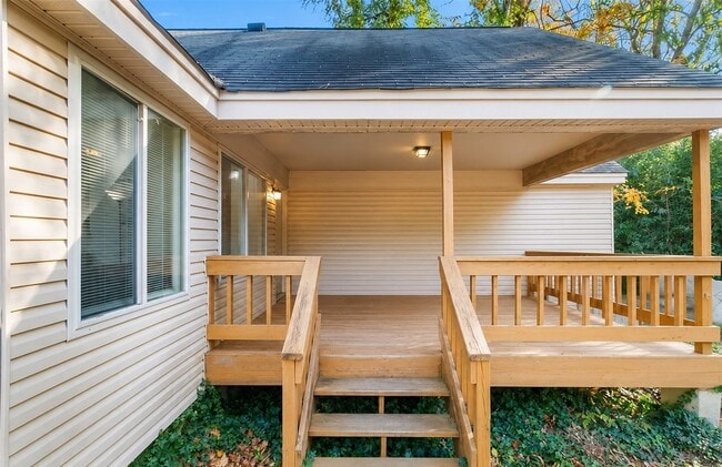 Photo - 3 bedroom/ 3 bathroom- Mimosa Lane- W&M Law School House