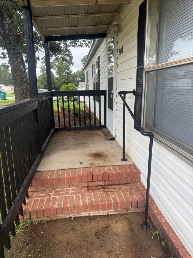 Foto del edificio - 204 Moss Creek Ln