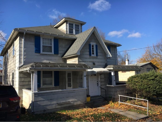 Building Photo - 310-310 Dehart Ave