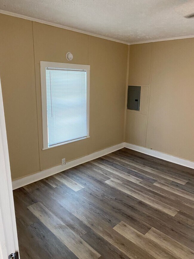 Foto del edificio - 4 Bed 1 Bath House