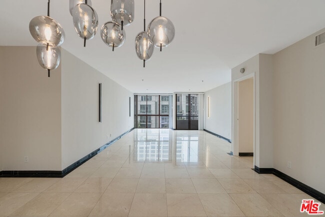 Building Photo - 10660 Wilshire Blvd