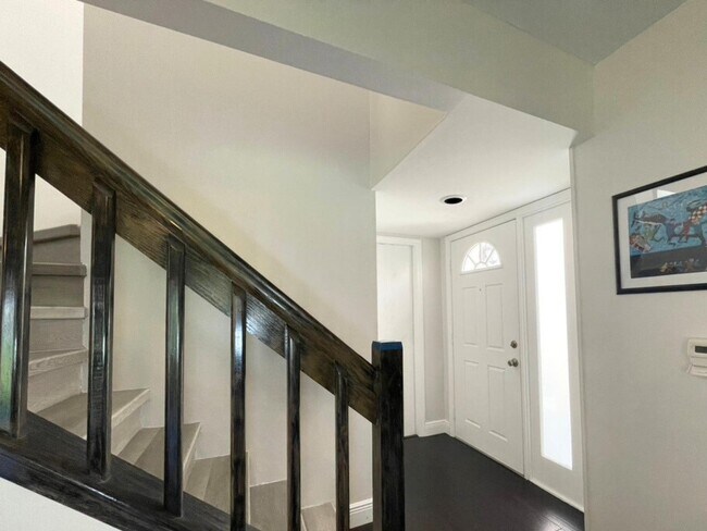 Entry - 3007 Fairway Dr N