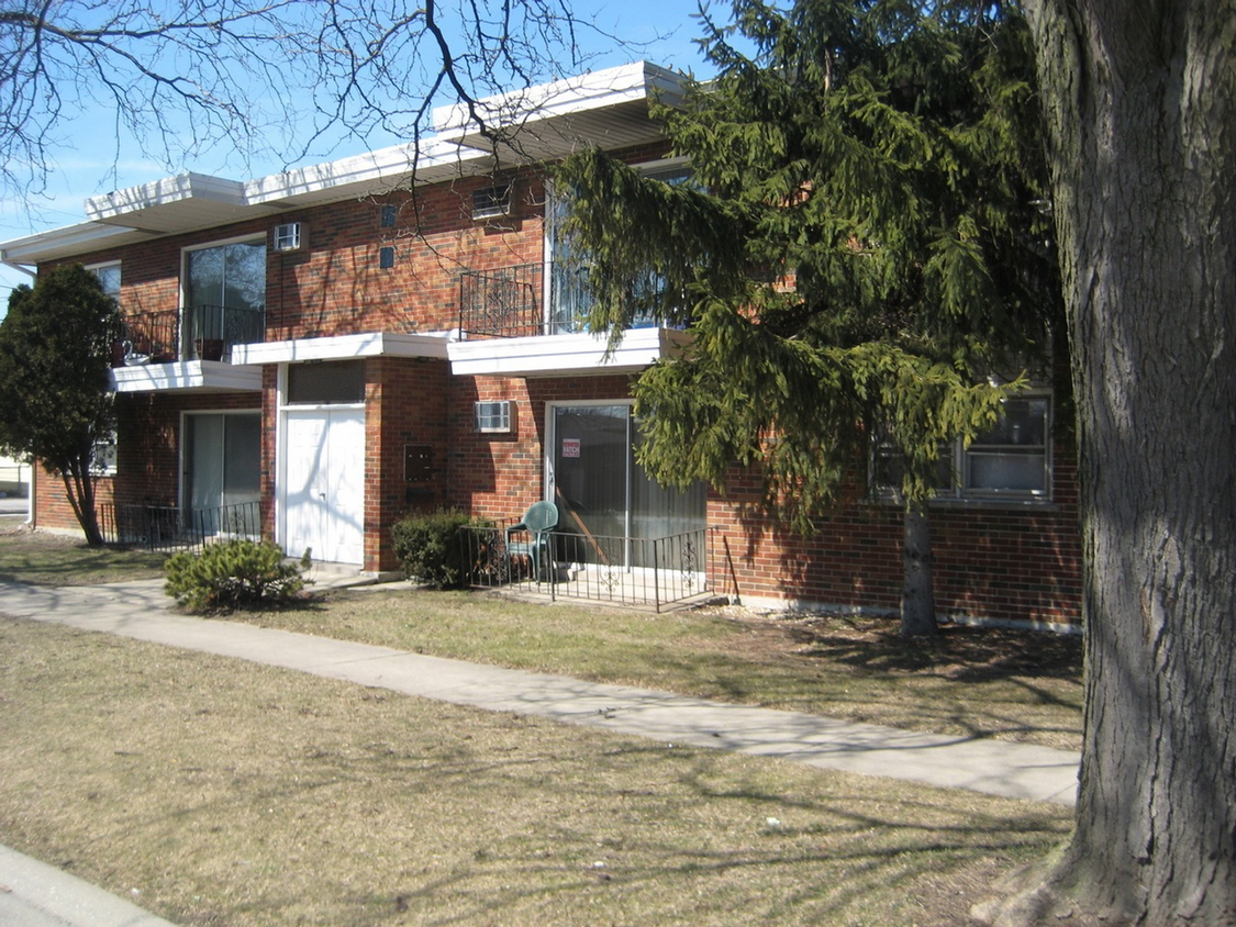 Building Photo - 15044 Chicago Rd