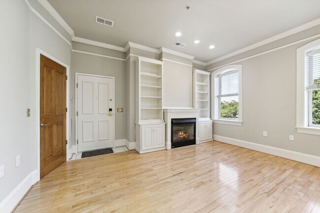 Foto del edificio - Available Now! 2 Bed/2 Bath With Parking I...