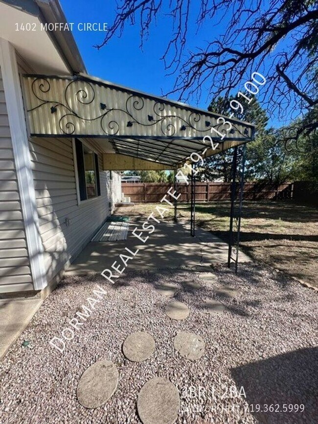 Building Photo - 1402 Moffat Cir