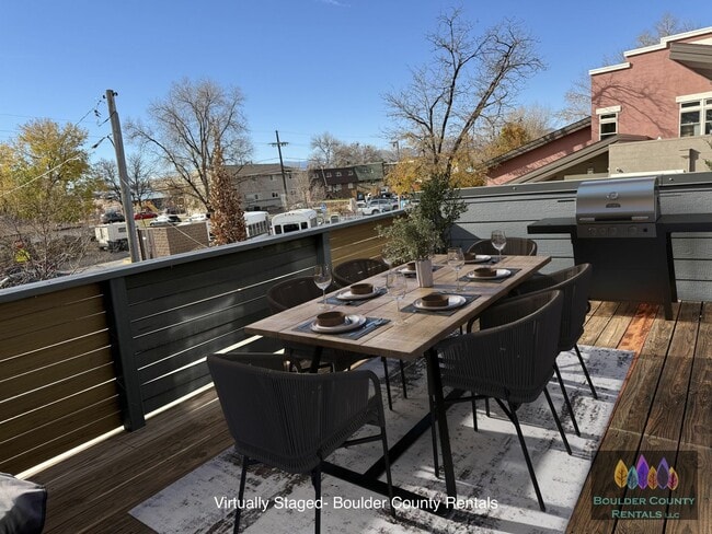 Photo - Fresh-Modern-Convenient 2/3/2 Twnhome