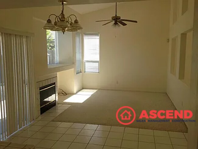 Foto del edificio - Beautiful 4 bedroom Two-Story Home!