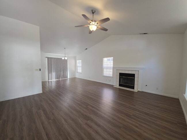 Building Photo - 819 Black Walnut Way