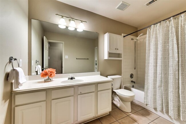 Building Photo - 306 Village Trail