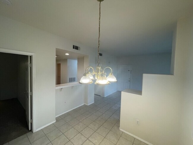 Foto del edificio - GREAT GATED COMMUNITY 2 BEDROOM -2 BATH -L...