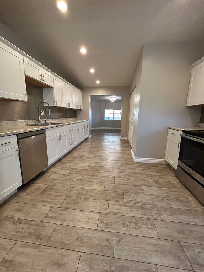 Building Photo - 6151 E 23rd St