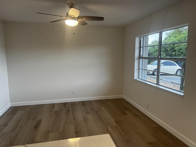 Foto del edificio - 609 NE 6th Ct