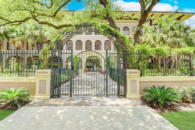 Foto del edificio - Exceptional 1 bed/1bath loft-style unit in...