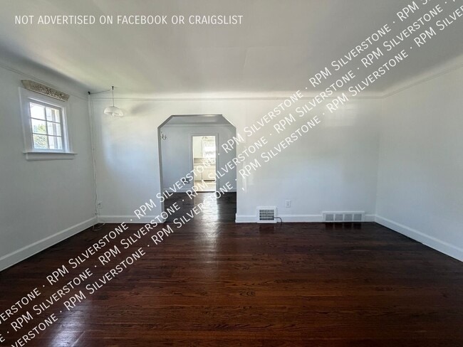 Building Photo - 15638 Evergreen-