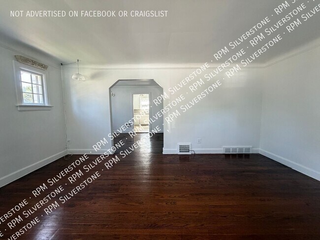 Foto del edificio - 15638 Evergreen-