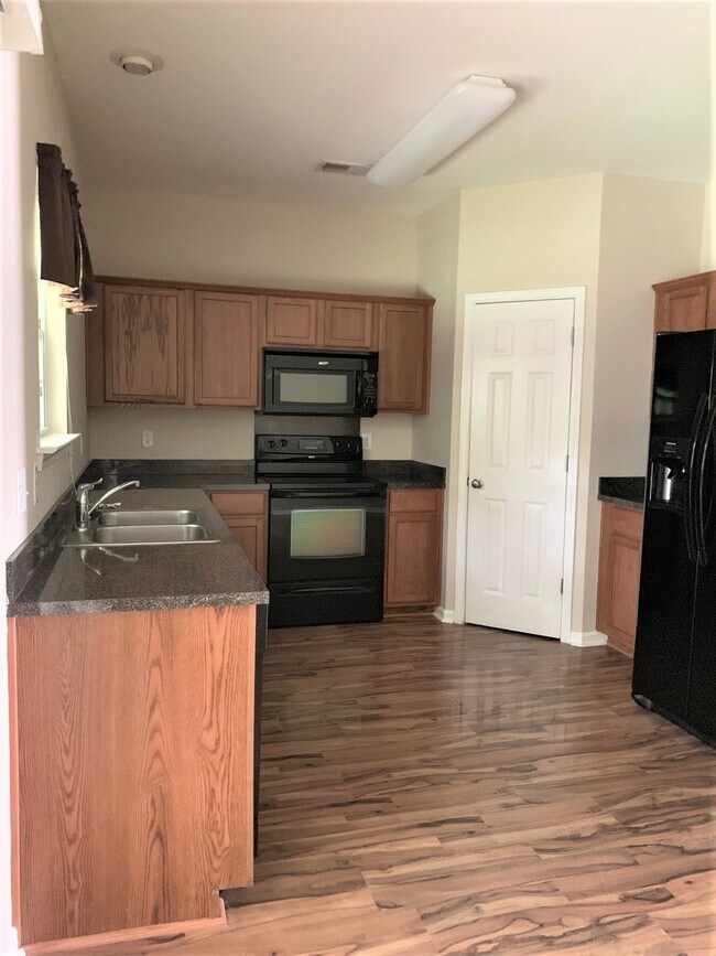 Foto del edificio - Beautiful town home in Summerville