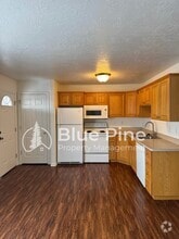 Building Photo - 707 S 5th W