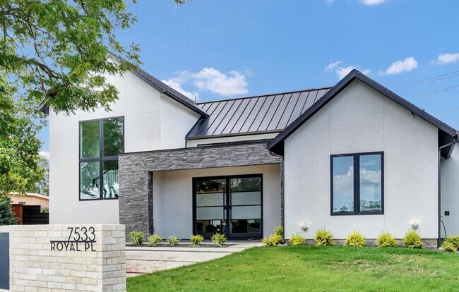 Photo - 7533 Royal Pl House