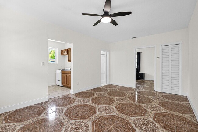 Foto del edificio - 160 NW 45th St