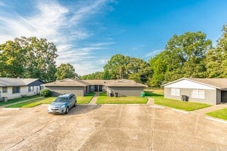 Building Photo - 19 E Laramie Dr