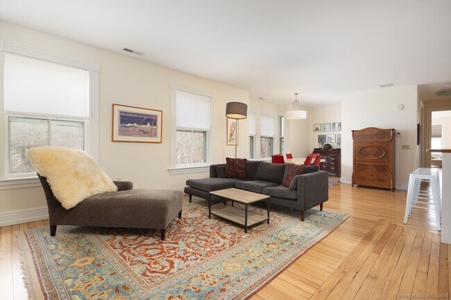 Foto del edificio - 31 Sharon Rd