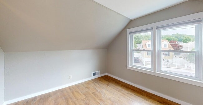 Building Photo - 55 Brentwood St