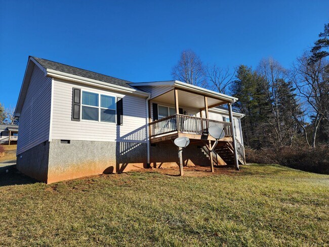 Building Photo - Weaverville Rental