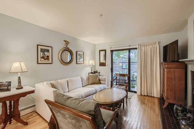 Photo - Ideal Downtown 1 BDR Close to Shops & Trails House