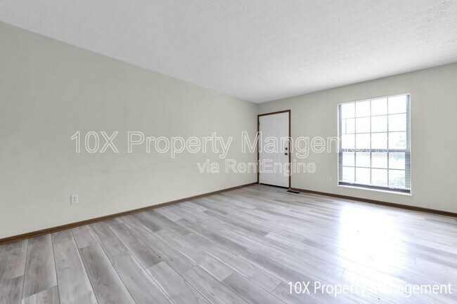 Foto del edificio - 3030 Sawdust Ln
