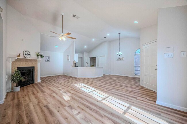 Foto del edificio - 18211 Dinner Creek Dr