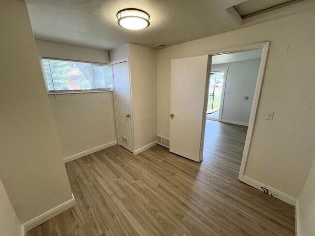 Foto del edificio - 8960 E 12th Ave