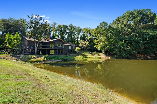 Building Photo - 124 Meadowglen Dr