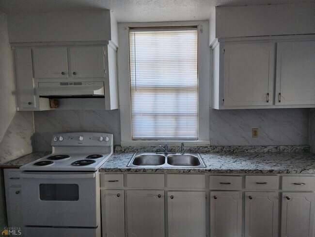 Building Photo - 2312 Marion St