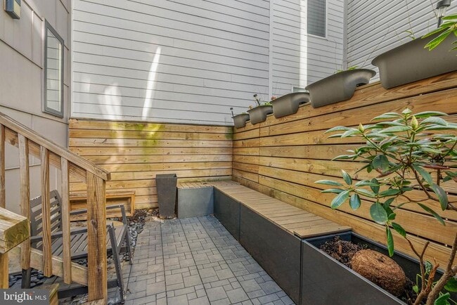 Building Photo - 1341 S 20th St