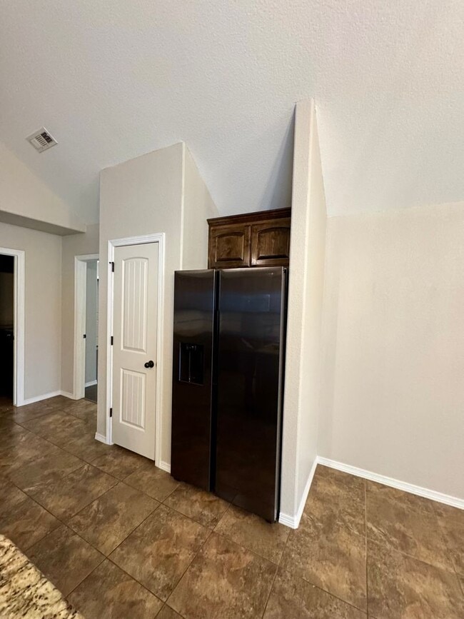 Building Photo - Adorable Home for Rent in Bentonville! Mov...