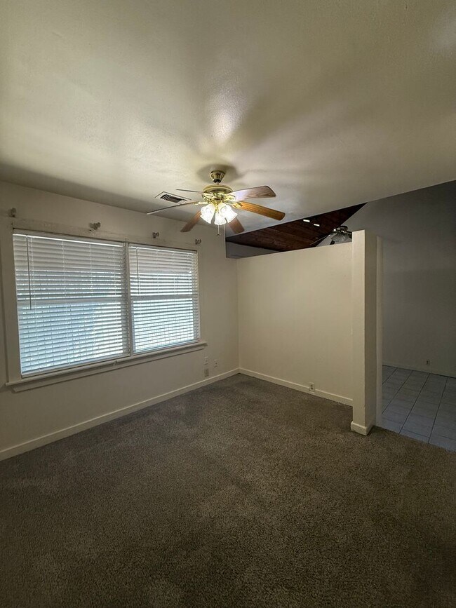 Foto del edificio - 8464 Bayou Fountain Ave