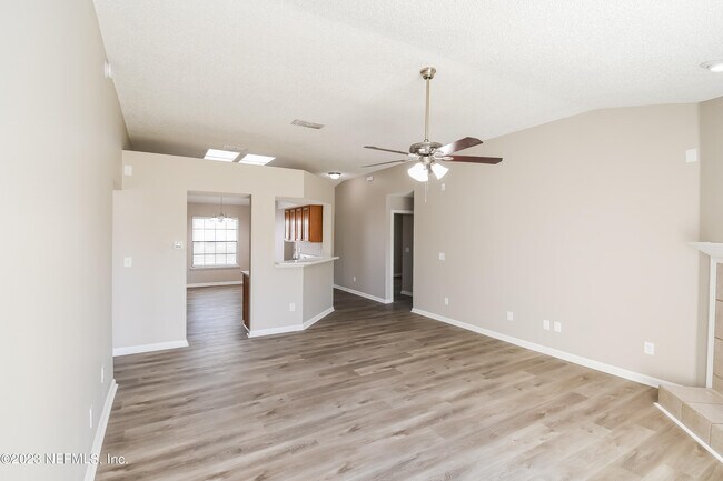 Foto del edificio - 542 Ashcroft Landing Dr