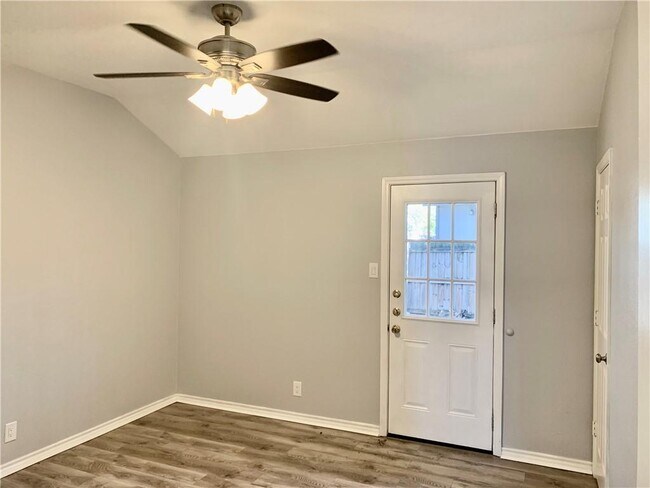 Building Photo - 206 Tamara Dr